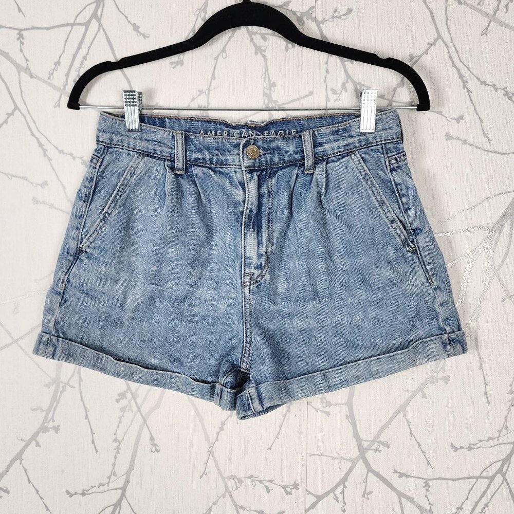 American Eagle Light Wash Pleated High Rise Mom Shorts